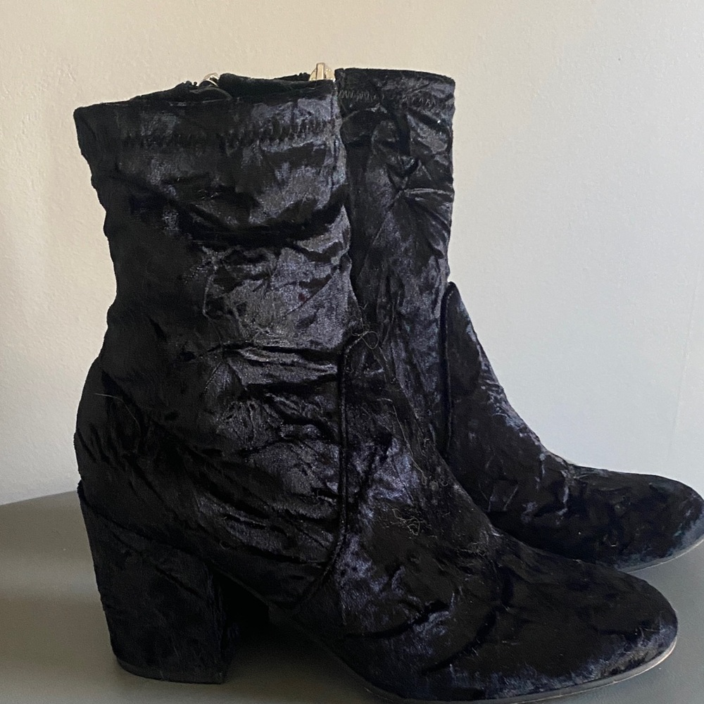 Marc Fisher Black Textured Heeled Boots